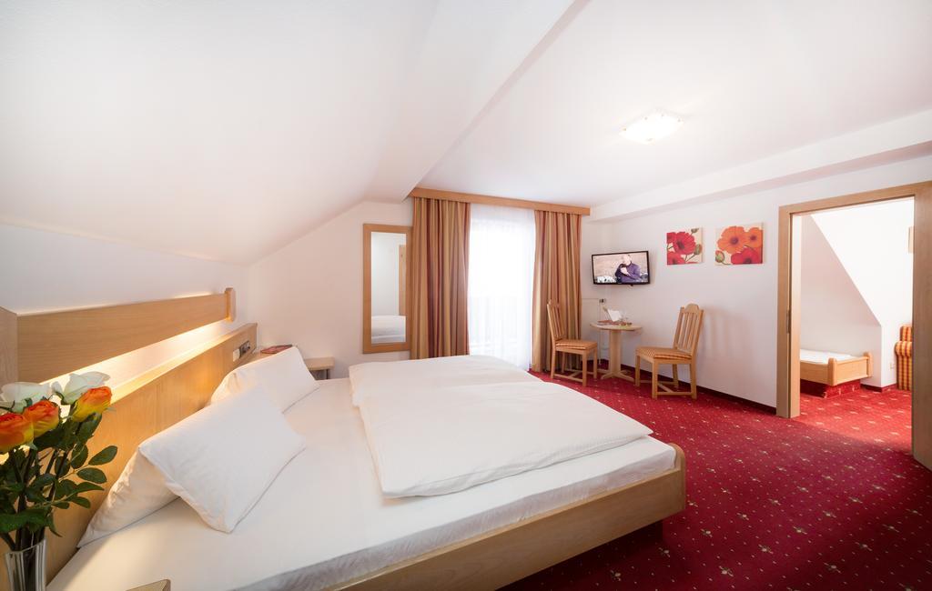 Hotel Alpenblick Attersee Exterior photo